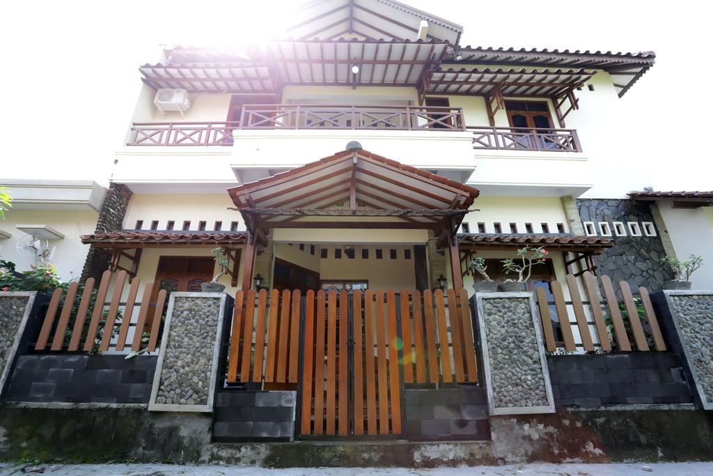 Griya Kedasih Guesthouse Yogyakarta Exterior photo