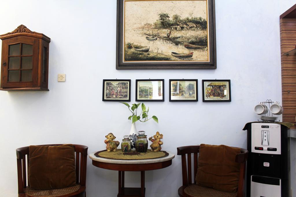 Griya Kedasih Guesthouse Yogyakarta Exterior photo