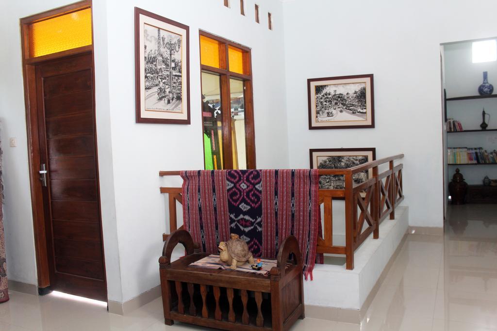 Griya Kedasih Guesthouse Yogyakarta Exterior photo