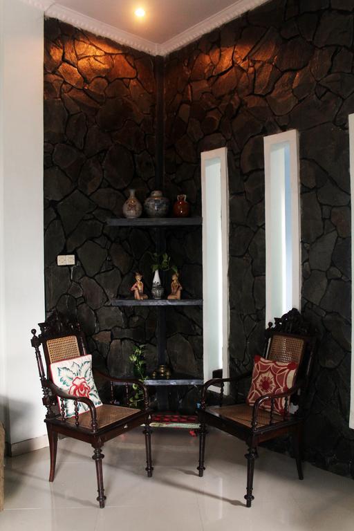Griya Kedasih Guesthouse Yogyakarta Exterior photo